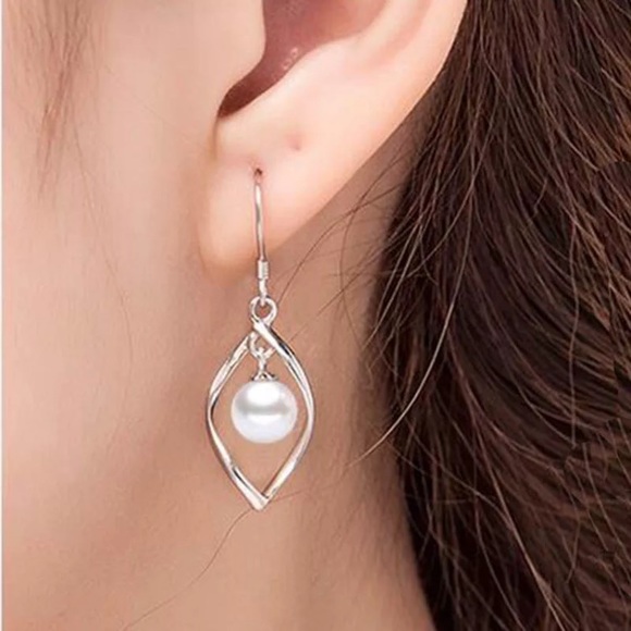 🌟 Sterling Silver 925 Pearl Drop Earrings - Picture 4 of 5
